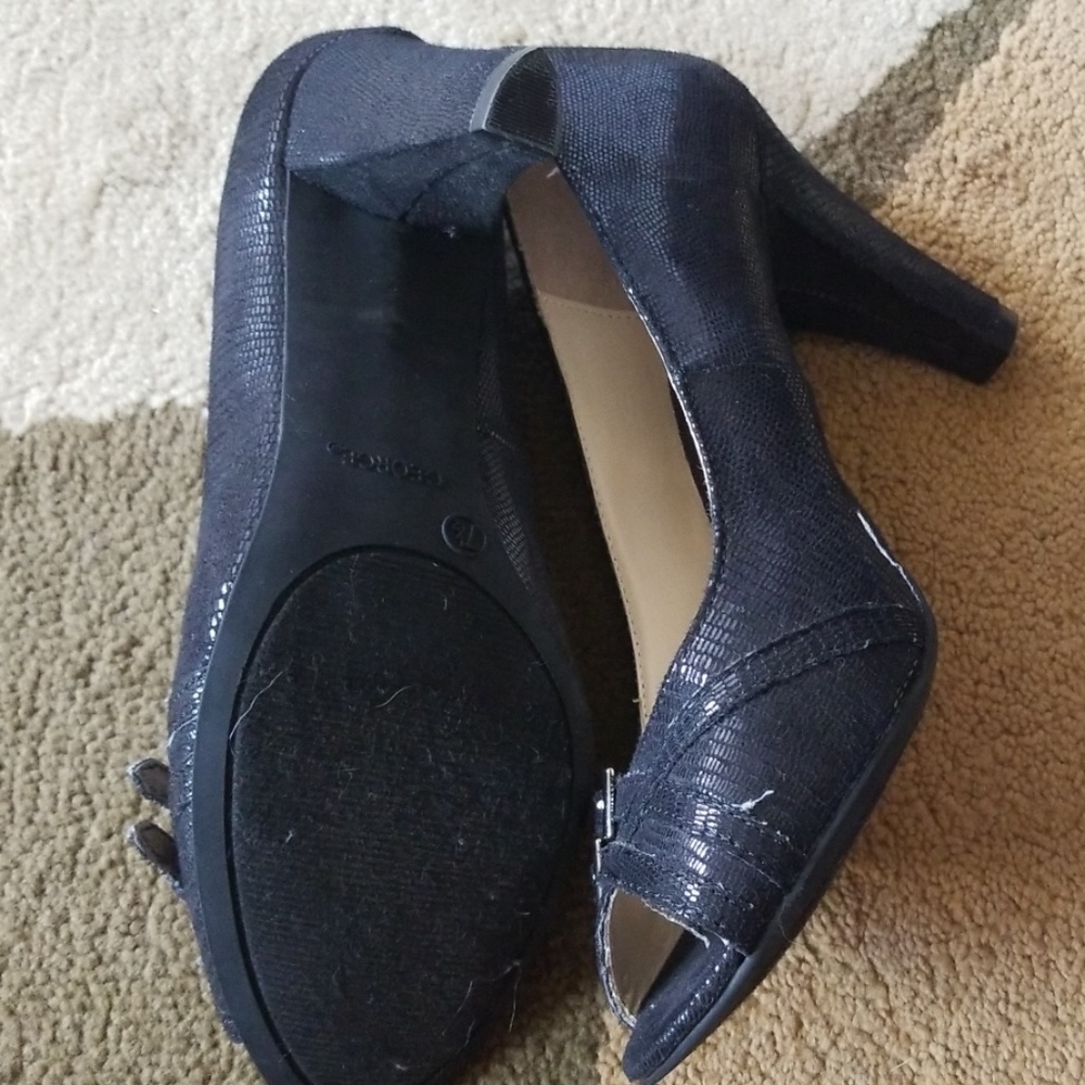 Shoes - Picture 4 of 4
